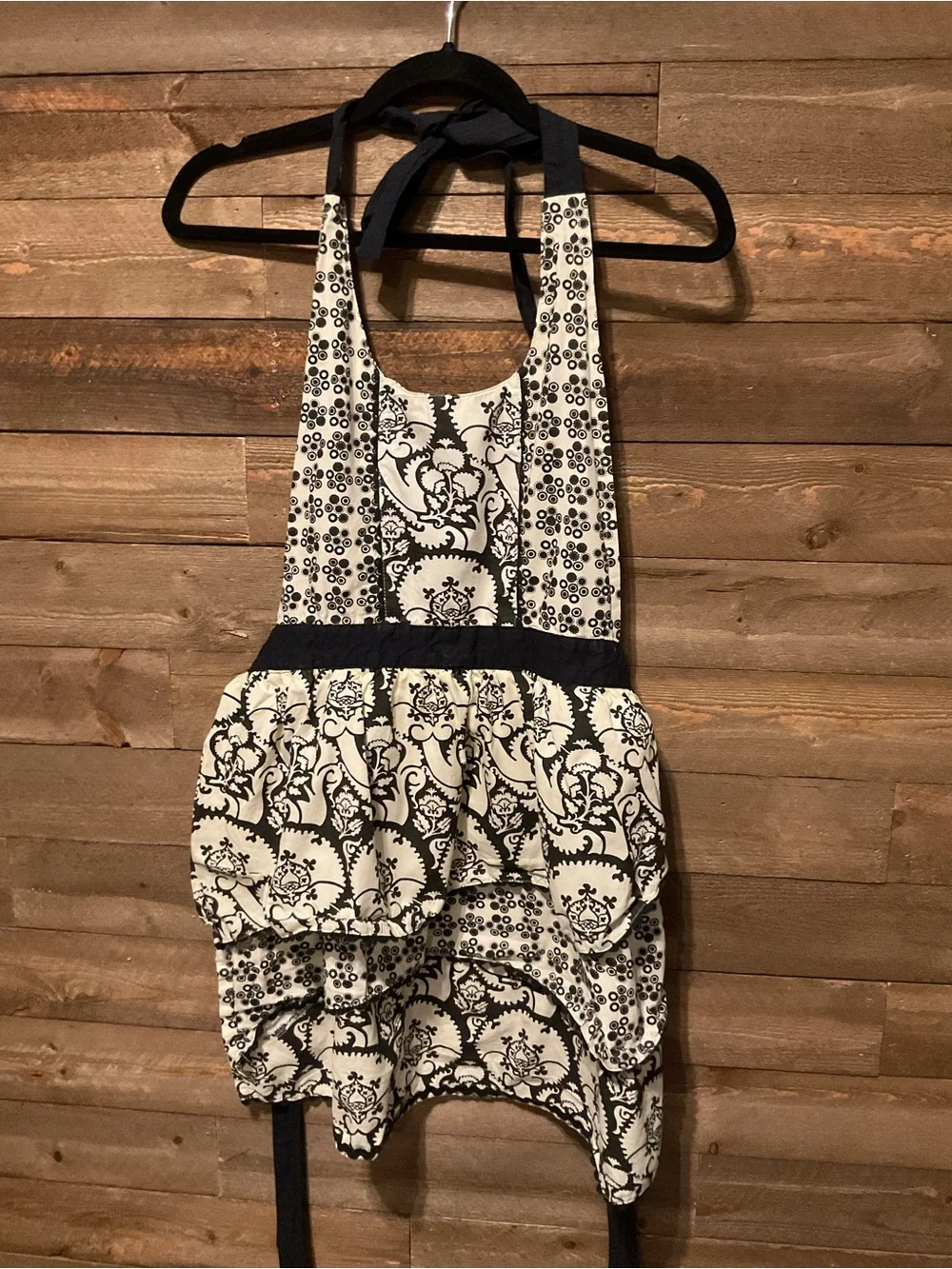 Simply EnVogue Black And White Damask Ruffled Halter Apron Neck